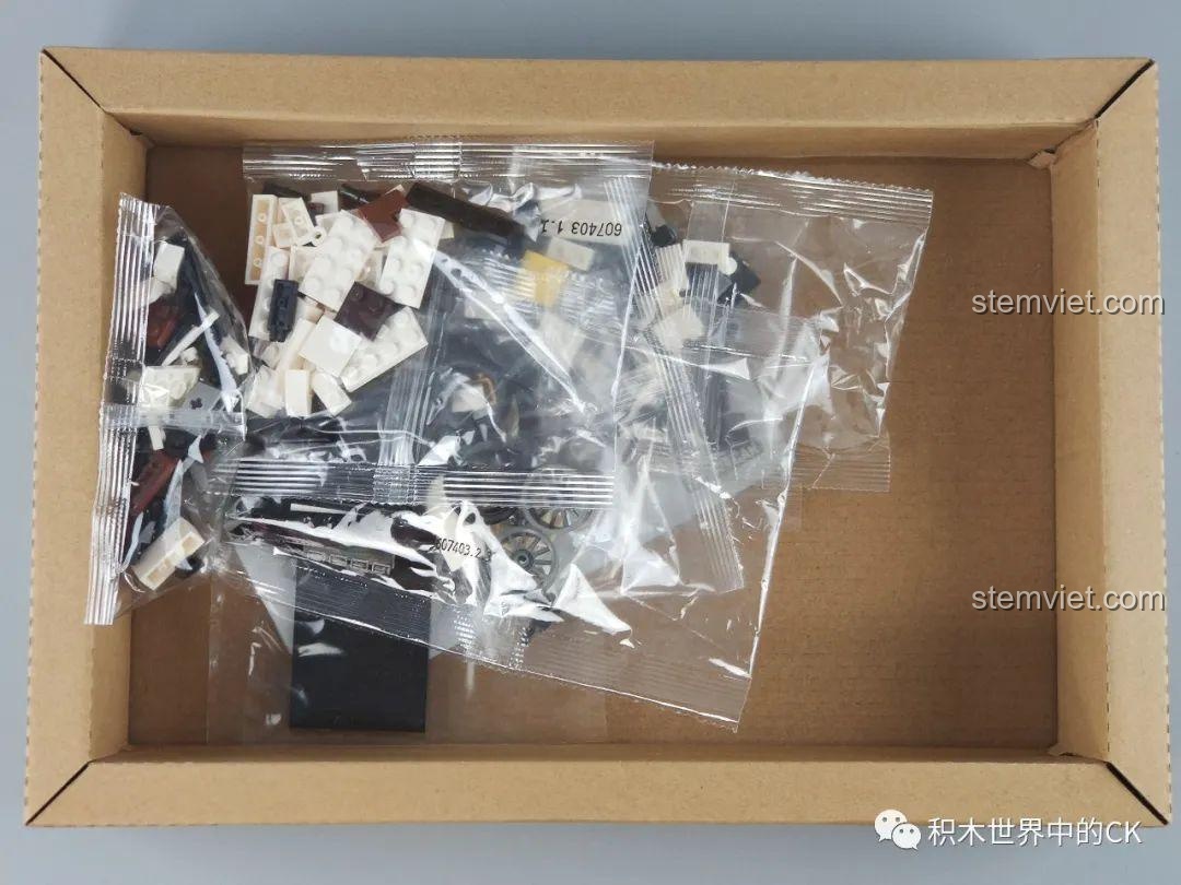 Bộ sưu tập 4 mô hình đồ chơi lắp ráp Xe Cổ Điển Ford Model A 1930 SEMBO 607401 và các mẫu khác, trưng bày hoàn hảo.