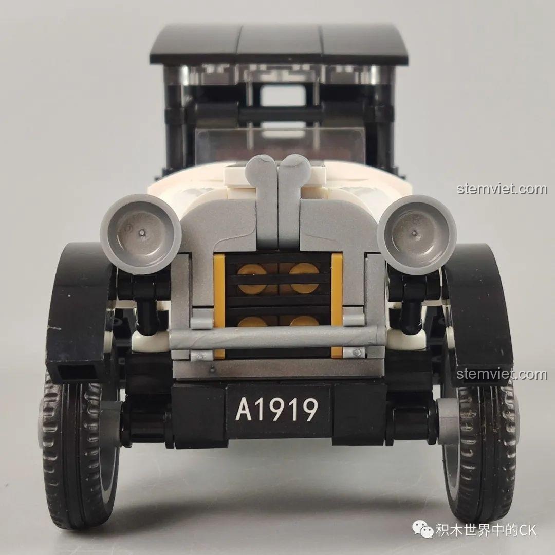 Bộ sưu tập 4 mô hình đồ chơi lắp ráp Xe Cổ Điển Ford Model A 1930 SEMBO 607401 và các mẫu khác, trưng bày hoàn hảo.