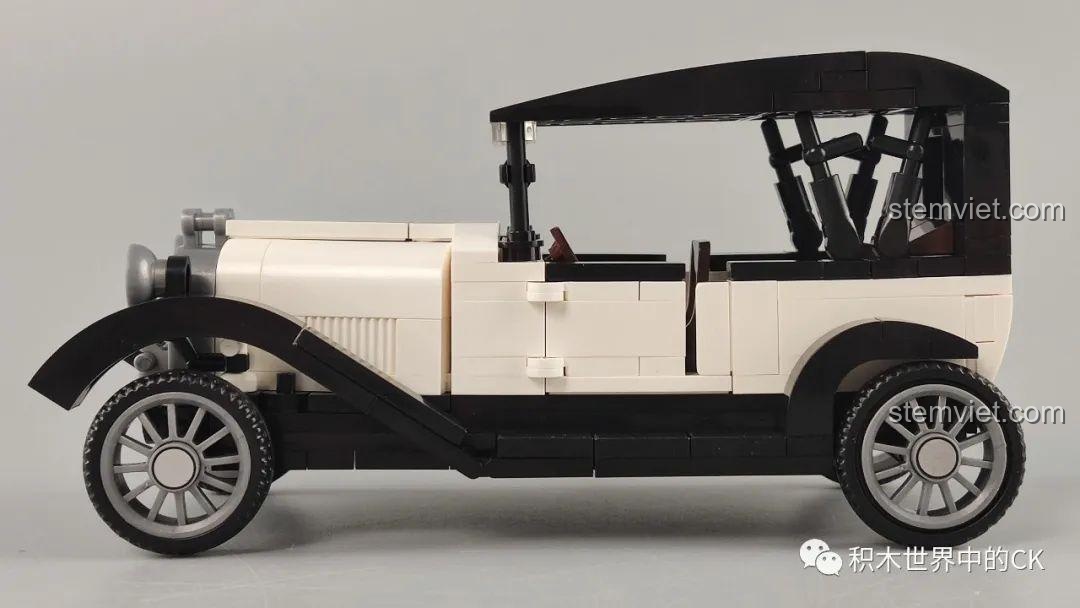 Góc nhìn từ trên xuống của bộ sưu tập 4 mô hình đồ chơi lắp ráp Xe Cổ Điển Ford Model A 1930 SEMBO.