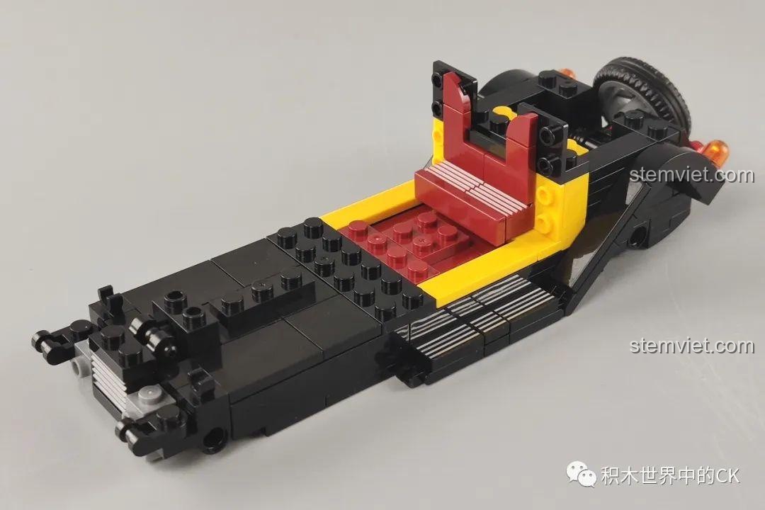 Quá trình lắp ráp khung gầm của bộ đồ chơi lắp ráp Xe Cổ Điển Ford Model A 1930 SEMBO 607400.