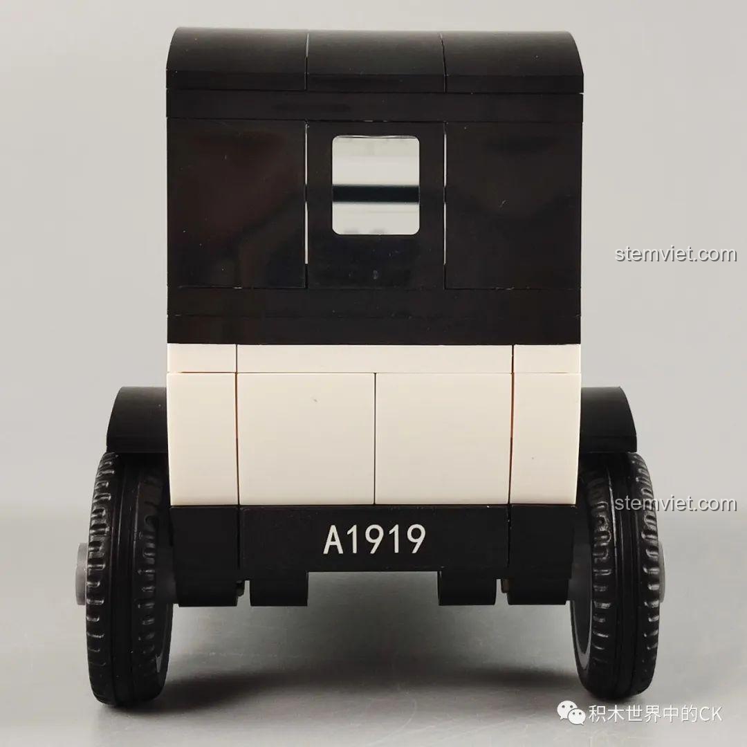 Mô hình đồ chơi lắp ráp SEMBO 607402 màu đỏ trưng bày cùng minifigure, tăng tính tương tác.