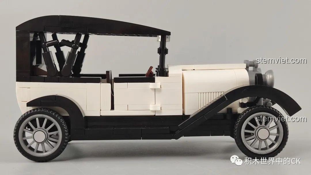 Mô hình đồ chơi lắp ráp SEMBO 607403 màu trắng trưng bày cùng minifigure, tạo cảnh tượng vui nhộn.