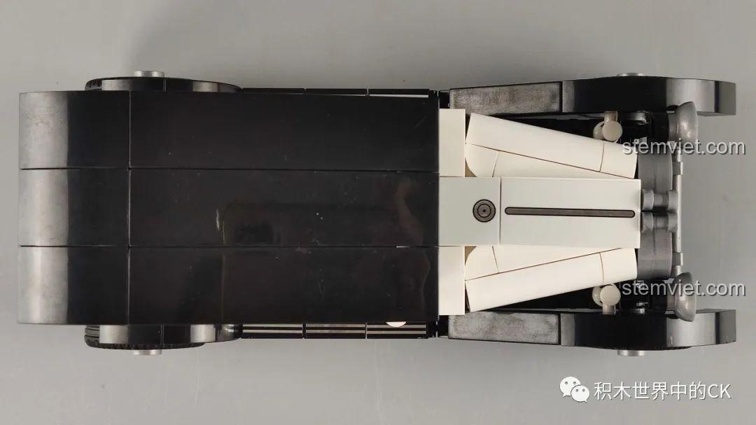 Bộ sưu tập 4 mô hình đồ chơi lắp ráp Xe Cổ Điển Ford Model A 1930 SEMBO 607401 và các mẫu khác, trưng bày hoàn hảo.