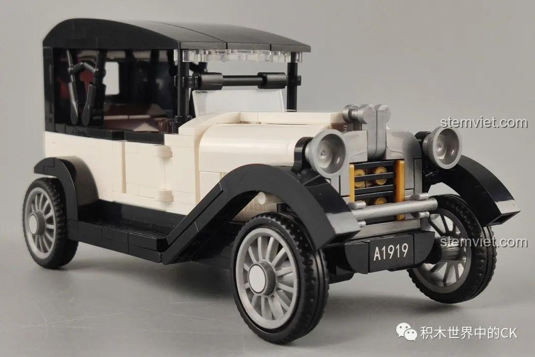 Góc nhìn từ trên xuống của bộ sưu tập 4 mô hình đồ chơi lắp ráp Xe Cổ Điển Ford Model A 1930 SEMBO.