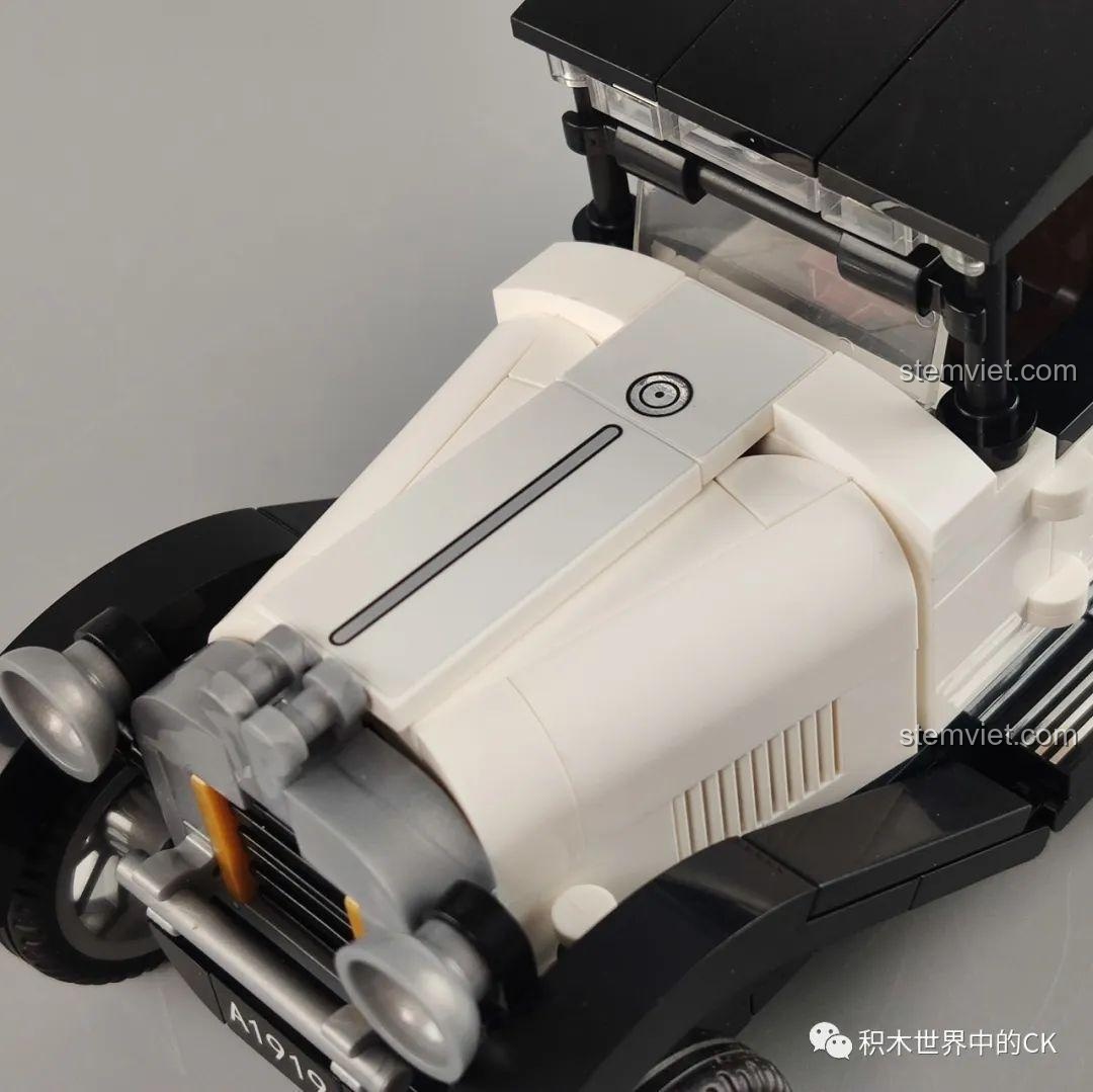 Mô hình đồ chơi lắp ráp SEMBO 607402 màu đỏ trưng bày cùng minifigure, tăng tính tương tác.