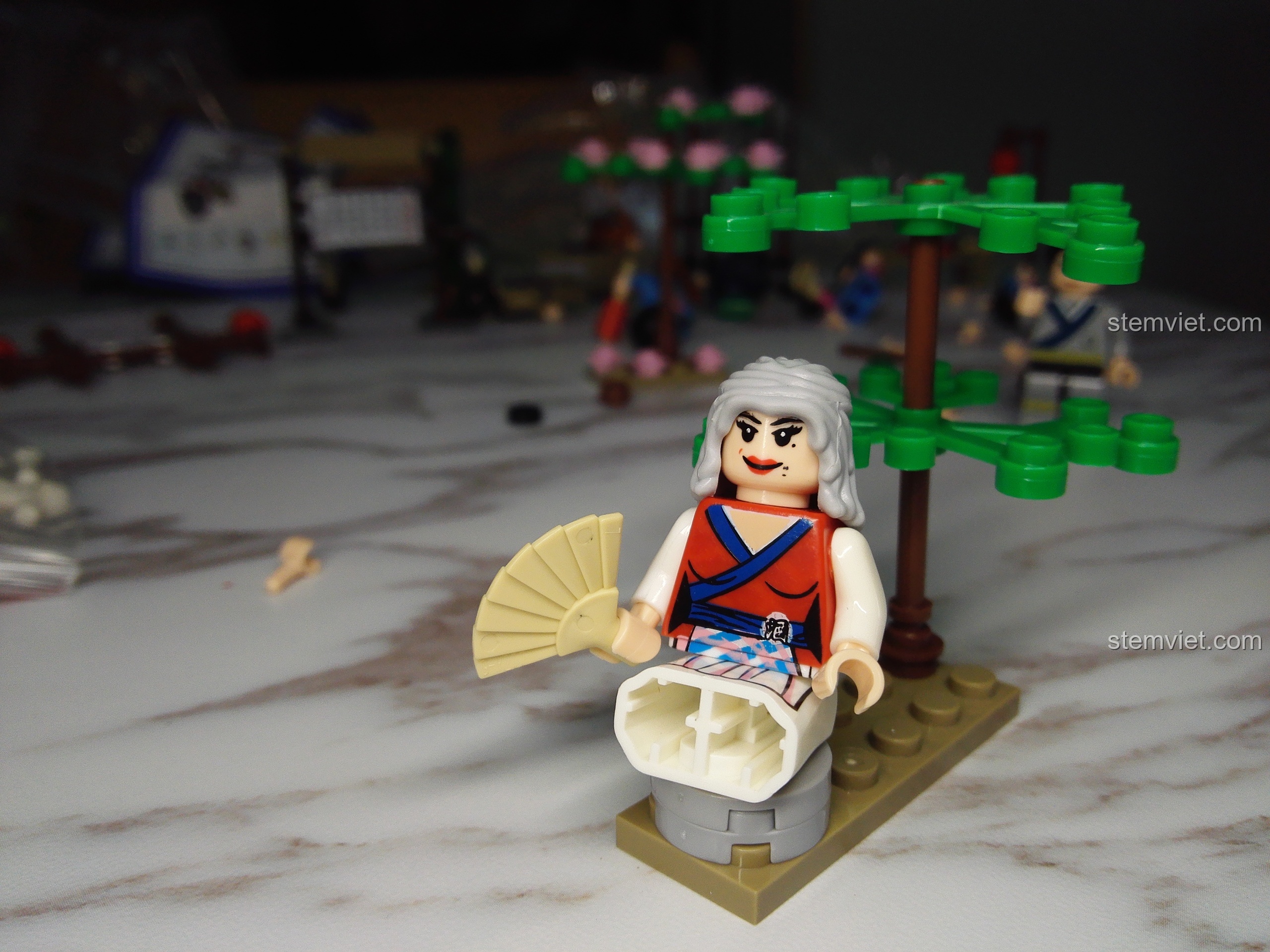 Minifigure Đồng Tương Ngọc và cây xanh trong bộ KAZI KY5006.