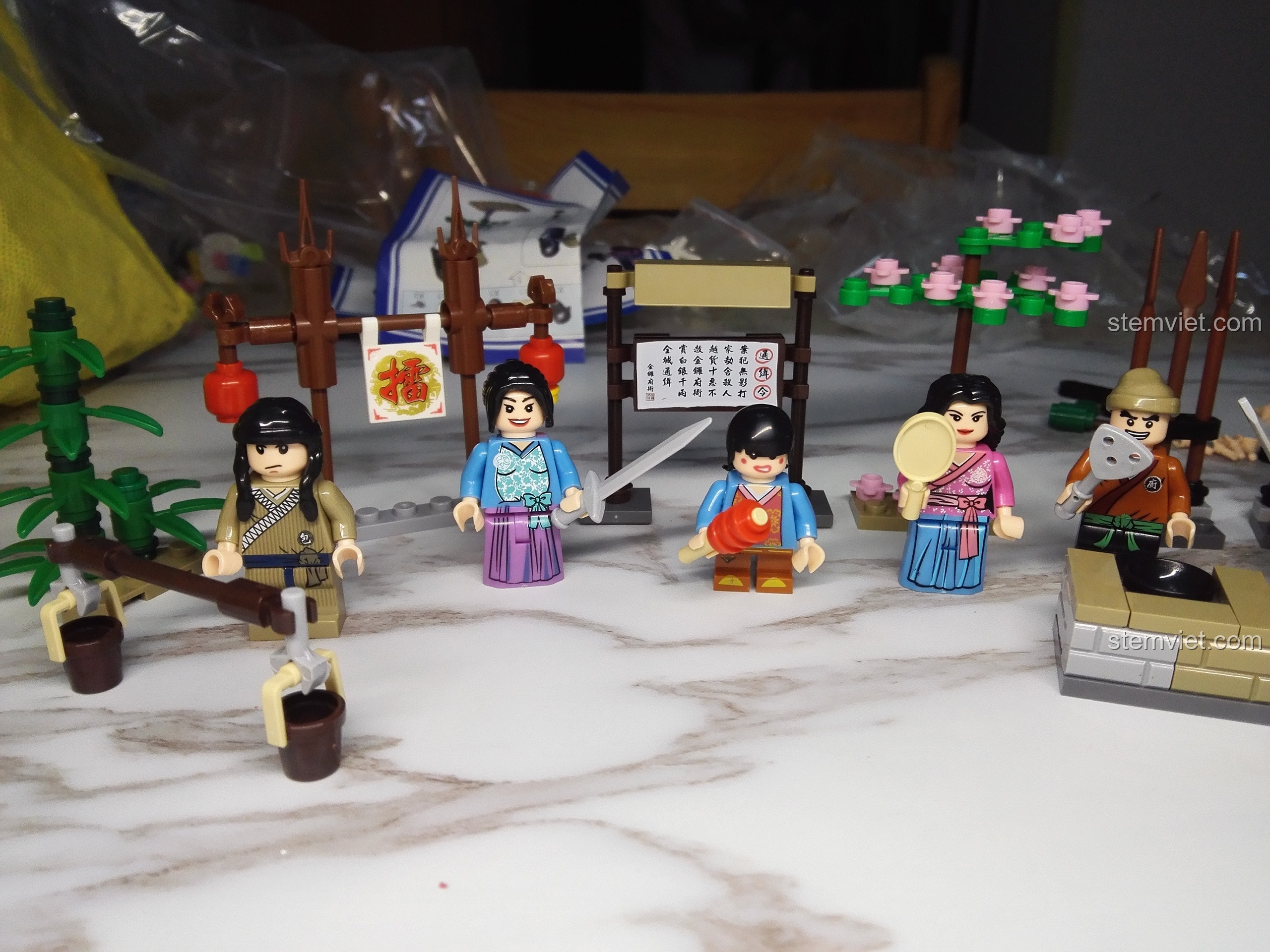 Toàn bộ 8 minifigure Võ Lâm Ngoại Truyện KAZI KY5006 đã lắp ráp hoàn chỉnh.