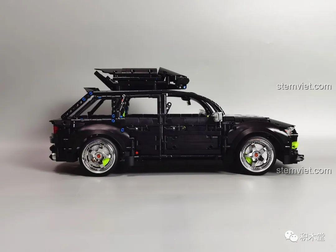 Mô hình TGL T5023 Siêu xe Audi RS6 Avant hoàn thiện với màu đen và các điểm nhấn xanh neon nổi bật.