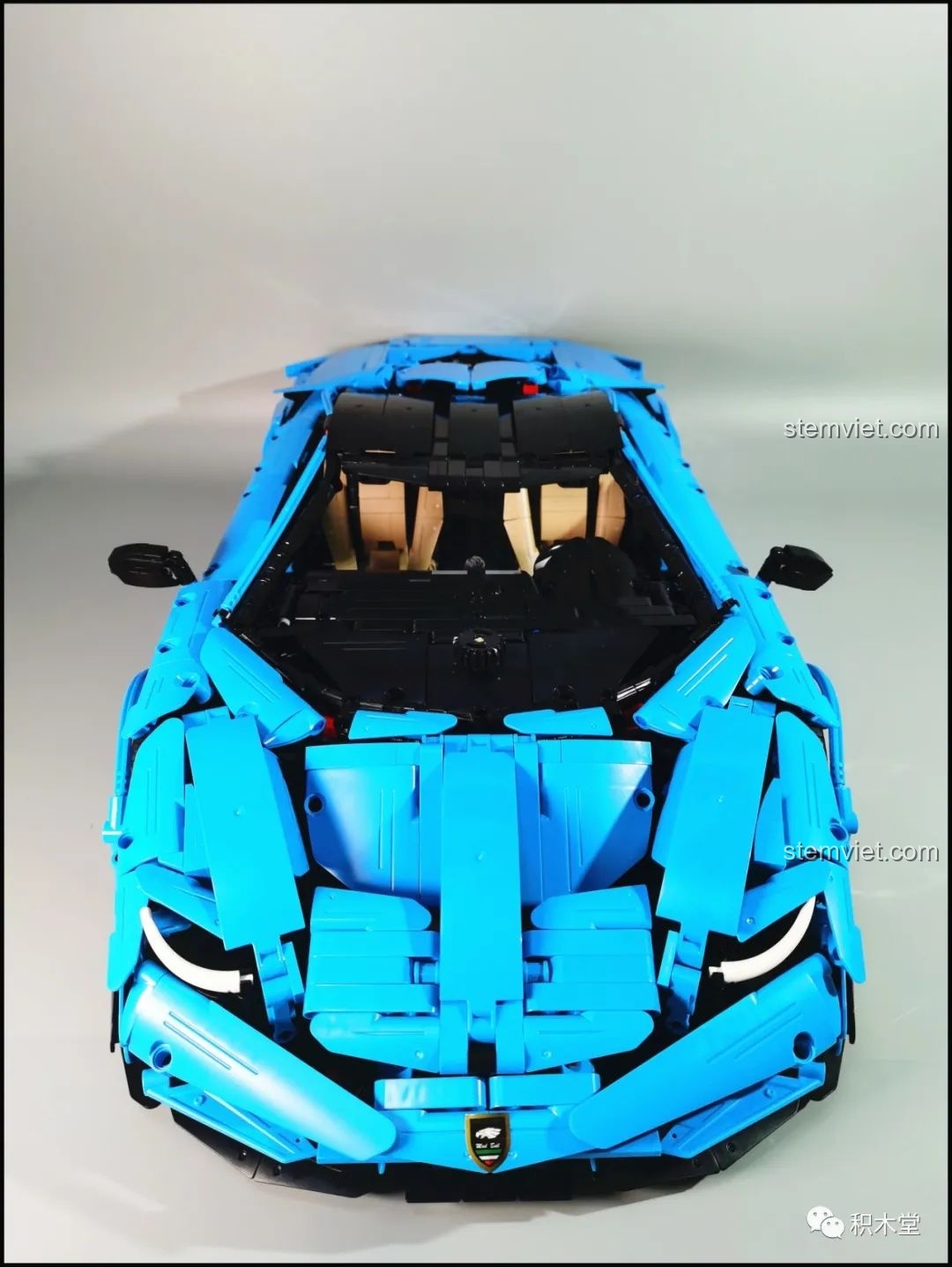 Mô hình Siêu xe Centenario CaDA C61041 hoàn chỉnh nhìn từ phía trước.