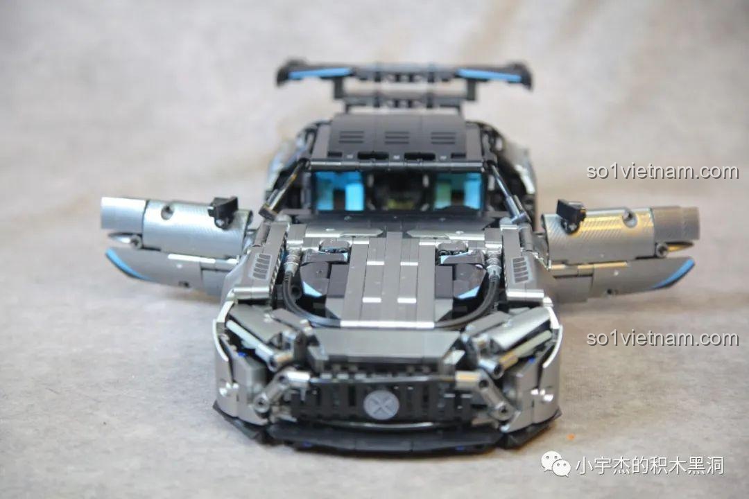 Mô hình xe Mercedes AMG Bạc Quỷ MJ Blocks 8620A ở trạng thái mở tất cả các bộ phận: hai cửa, nắp capo và cốp sau.