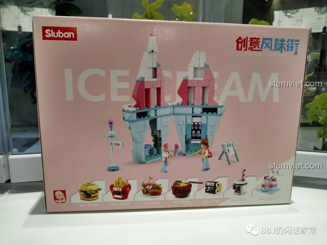 Mặt sau hộp bộ lắp ráp Sluban B0705G Tiệm Kem Hoa Anh Đào giới thiệu các mẫu khác trong cùng series Phố Ẩm Thực.