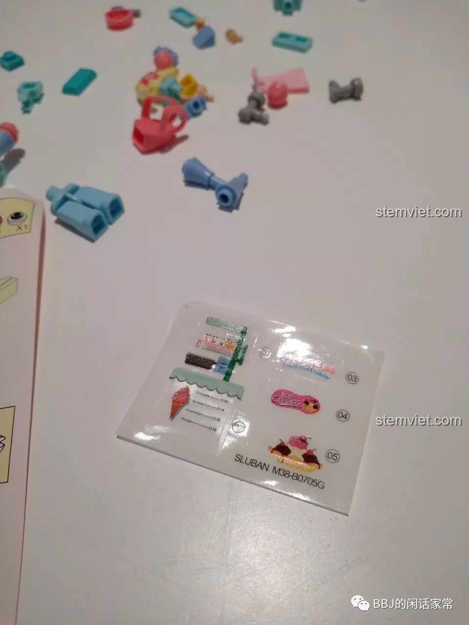 Tờ sticker nhỏ với các họa tiết trang trí cho bộ lắp ráp Sluban B0705G Tiệm Kem Hoa Anh Đào.