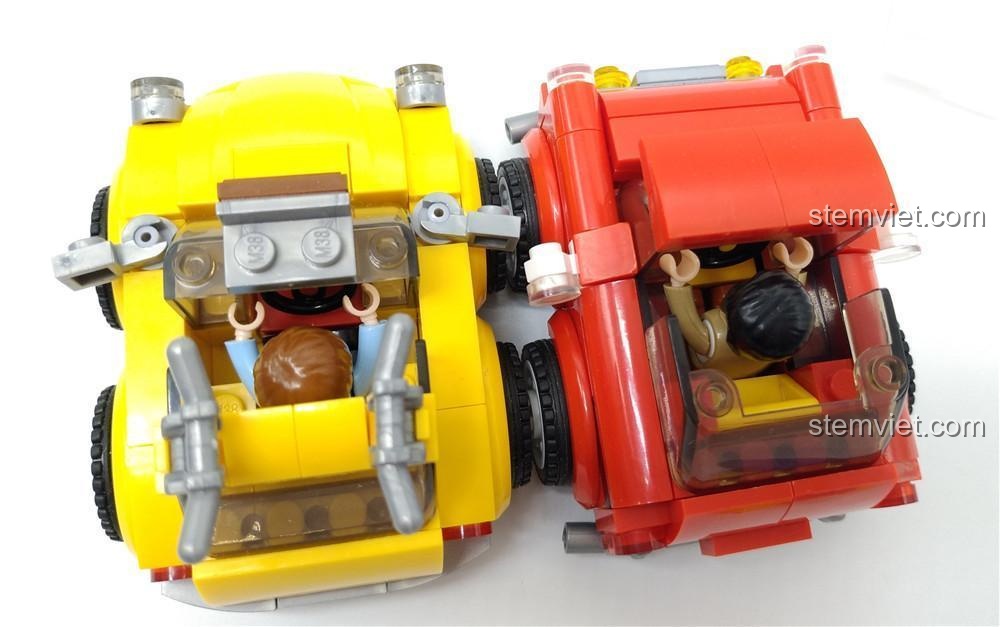 Đồ chơi lắp ghép Sluban B0706B nhìn từ trên xuống, thấy rõ minifigure và vô lăng bên trong.