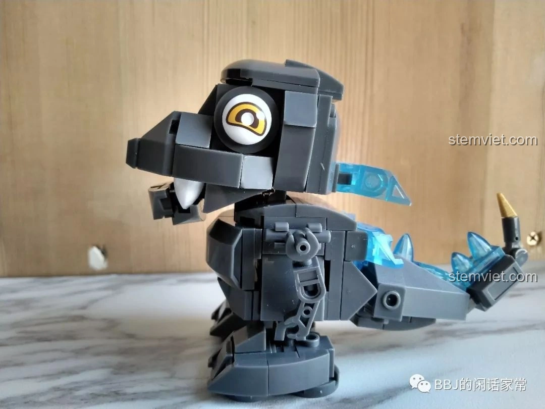 Mô hình Sluban B0761A Godzilla chibi M38-B0761A với hàm mở, nhưng không thể đóng hoàn toàn do lỗi thiết kế.