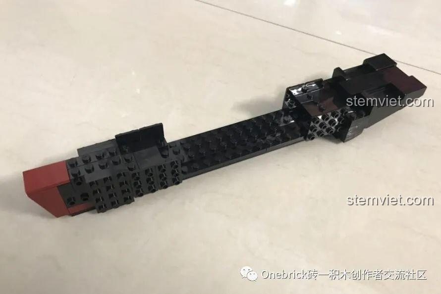 Toàn cảnh phần boong tàu chi tiết của bộ lắp ghép Tàu Hộ Vệ USS Constitution.