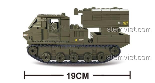 Kích thước chiều dài 19cm của mô hình xe quân sự bánh xích Sluban 303 sau khi lắp ráp xong.