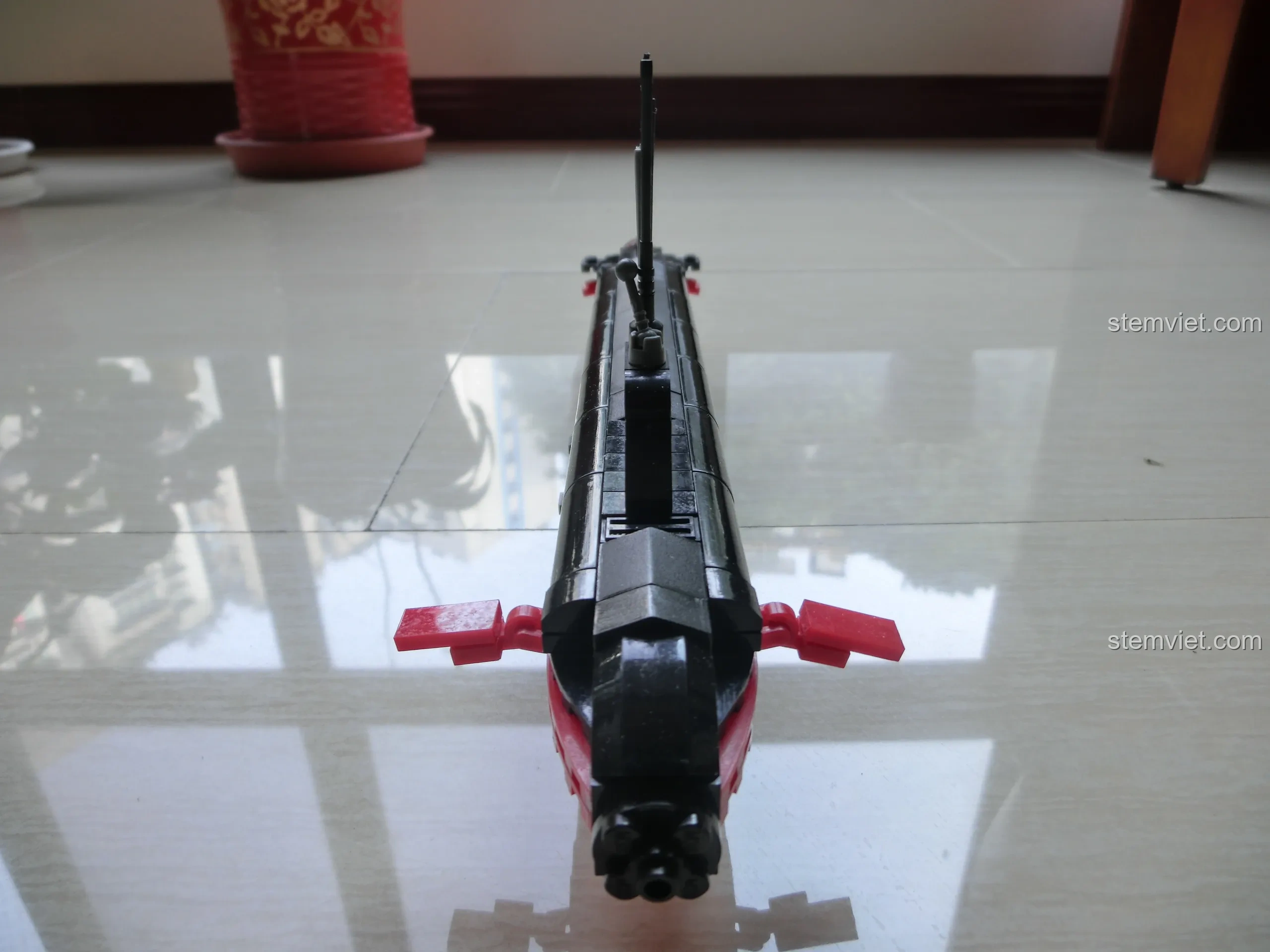 Đồ chơi lắp ráp Chiến hạm hạt nhân, quá trình lắp ráp thân tàu, phù hợp bé trai 6 tuổi.