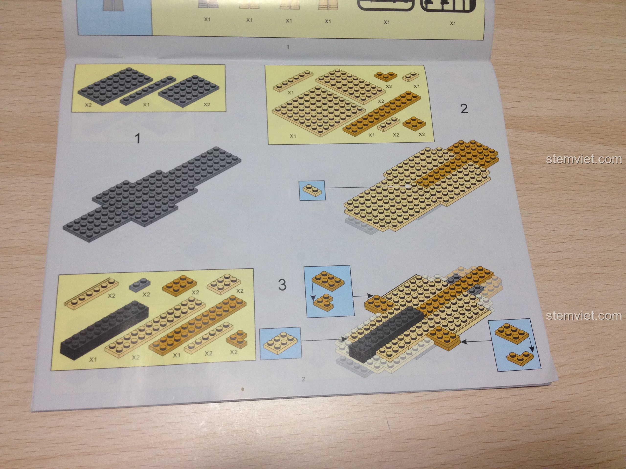 Trang hướng dẫn lắp ráp đầu tiên của bộ lắp ghép M38-B0509 Trực thăng Black Hawk UH-60L, chi tiết từng bước cho bé trai 6 tuổi