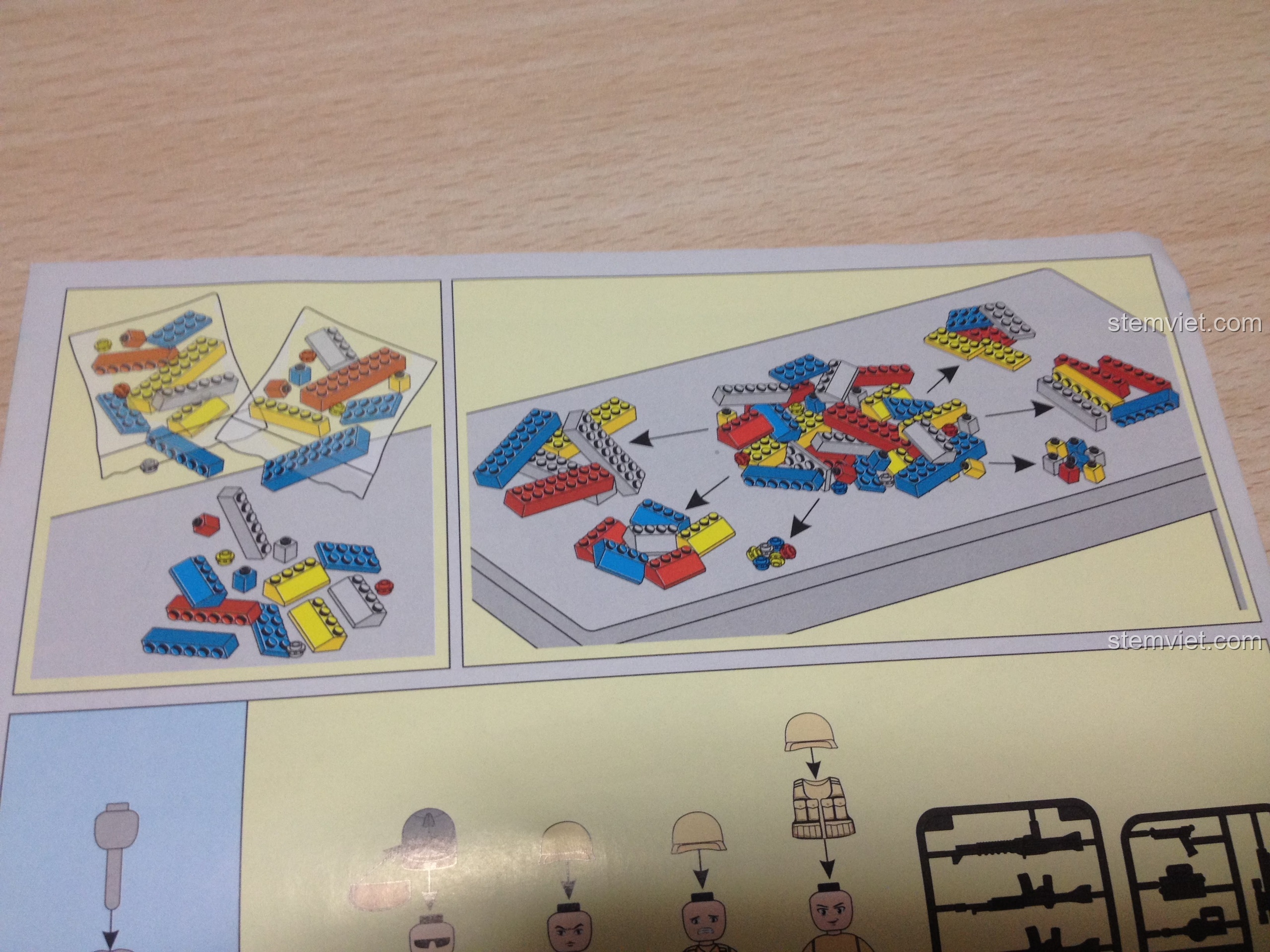 Hướng dẫn lắp ráp bộ xếp hình Trực thăng quân đội Black Hawk Sluban M38-B0509, minh họa cách phân loại mảnh ghép cho bé trai 6 tuổi