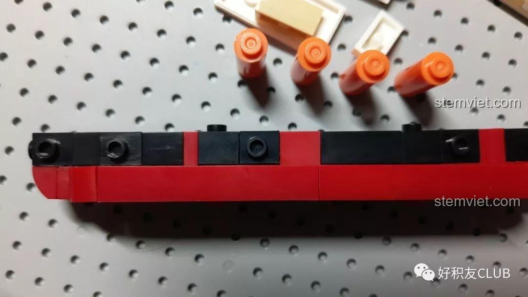 Kiểm tra độ khít của mảnh ghép Sluban M38-B0576 mô hình tàu Titanic, đồ chơi lắp ráp cho bé trai.