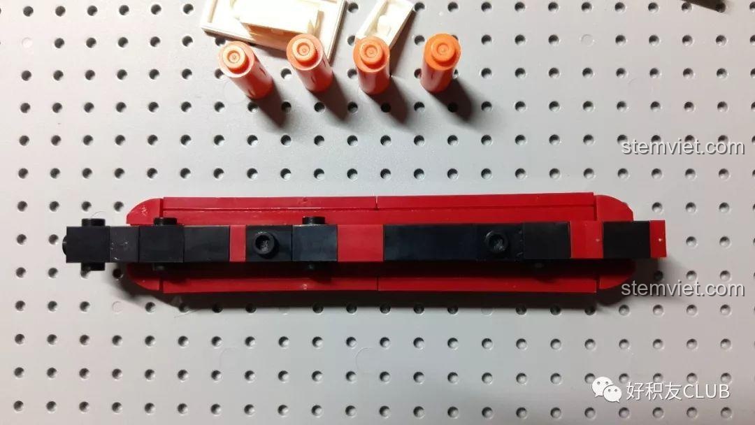 Thân tàu Titanic Sluban M38-B0576 với màu đỏ và đen, bộ lắp ghép chất lượng cao, đồ chơi mô hình.