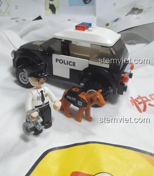 Bộ lắp ráp Sluban M38-B0639 Xe Tuần Tra SUV Cảnh Sát hoàn chỉnh với xe, minifigure cảnh sát và chó nghiệp vụ.