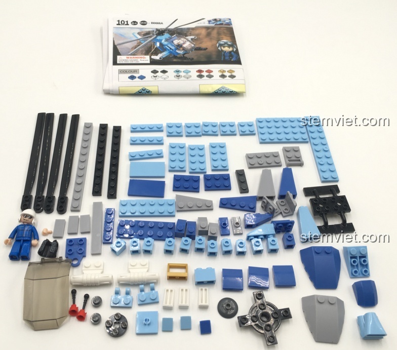 Các chi tiết và sách hướng dẫn của một trong sáu hộp nhỏ thuộc bộ xếp hình Máy Bay Chiến Đấu Biến Hình M38-B0666.