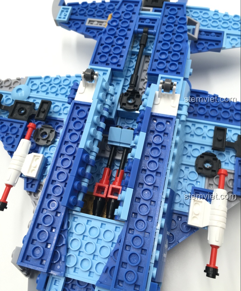 Quá trình lắp ráp phiên bản hợp thể của đồ chơi Sluban M38-B0666.