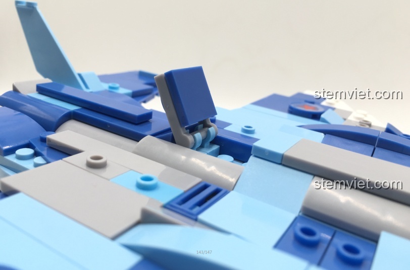 Mô hình máy bay chiến đấu hợp thể từ đồ chơi Sluban M38-B0666.