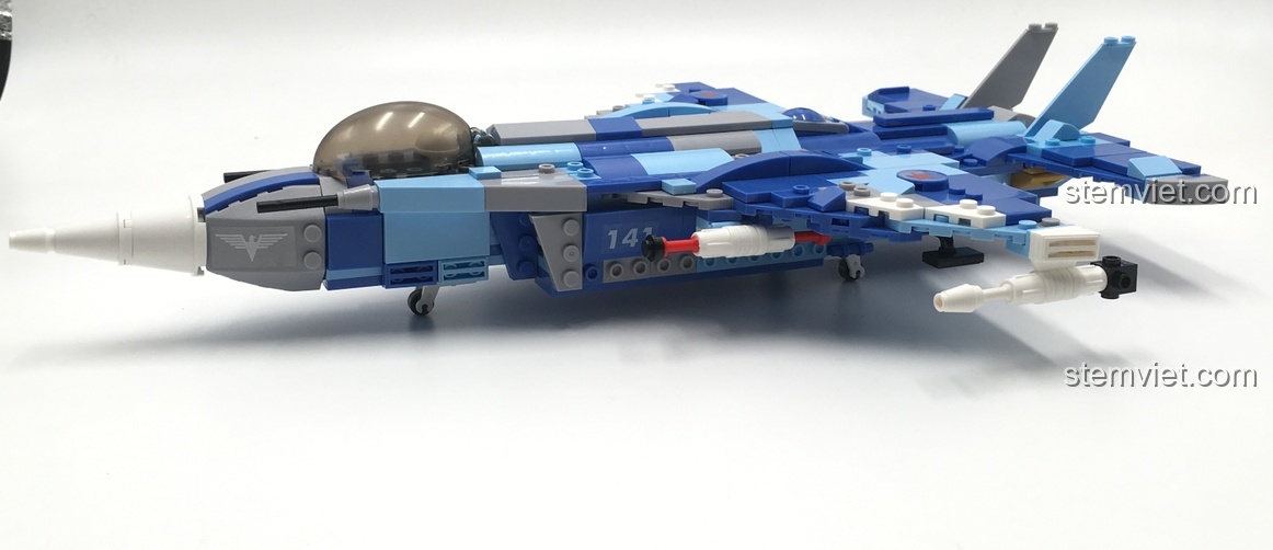 Mô hình máy bay chiến đấu J10 Long Hổ từ đồ chơi Sluban M38-B0666.