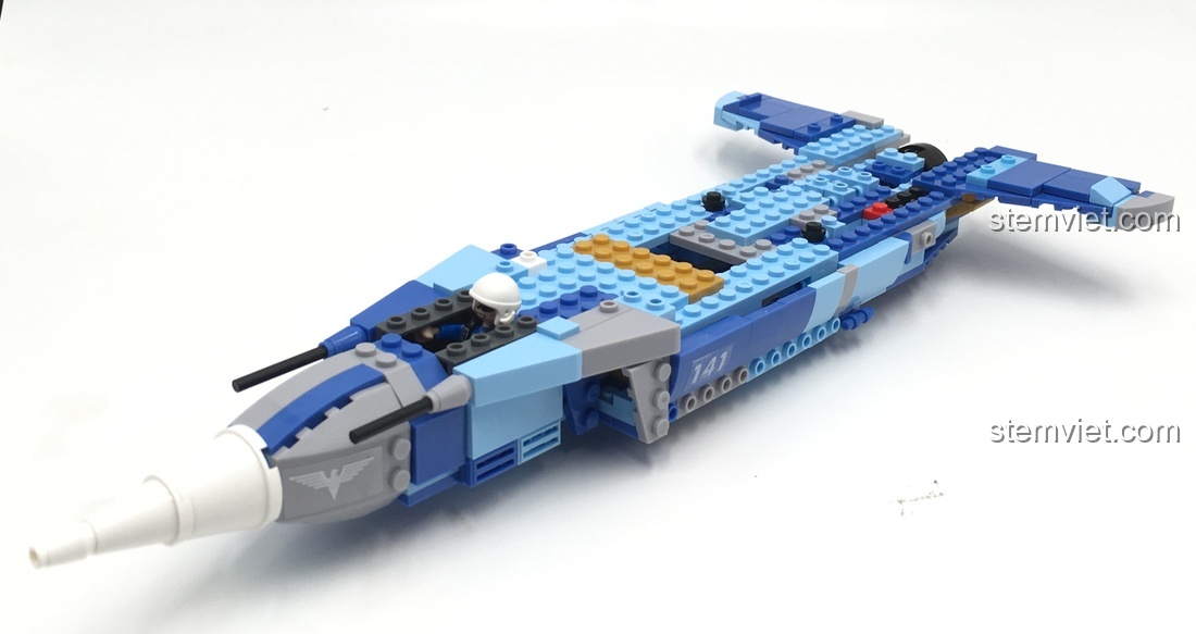 Mô hình máy bay tiêm kích Kiếm Ngư từ đồ chơi Sluban M38-B0666.