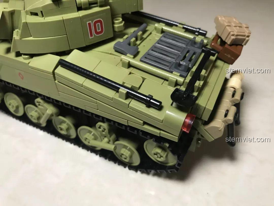 Đồ chơi mô hình Trận chiến El Alamein, chi tiết phần đuôi xe tăng với các phụ kiện và đường nét sắc sảo.