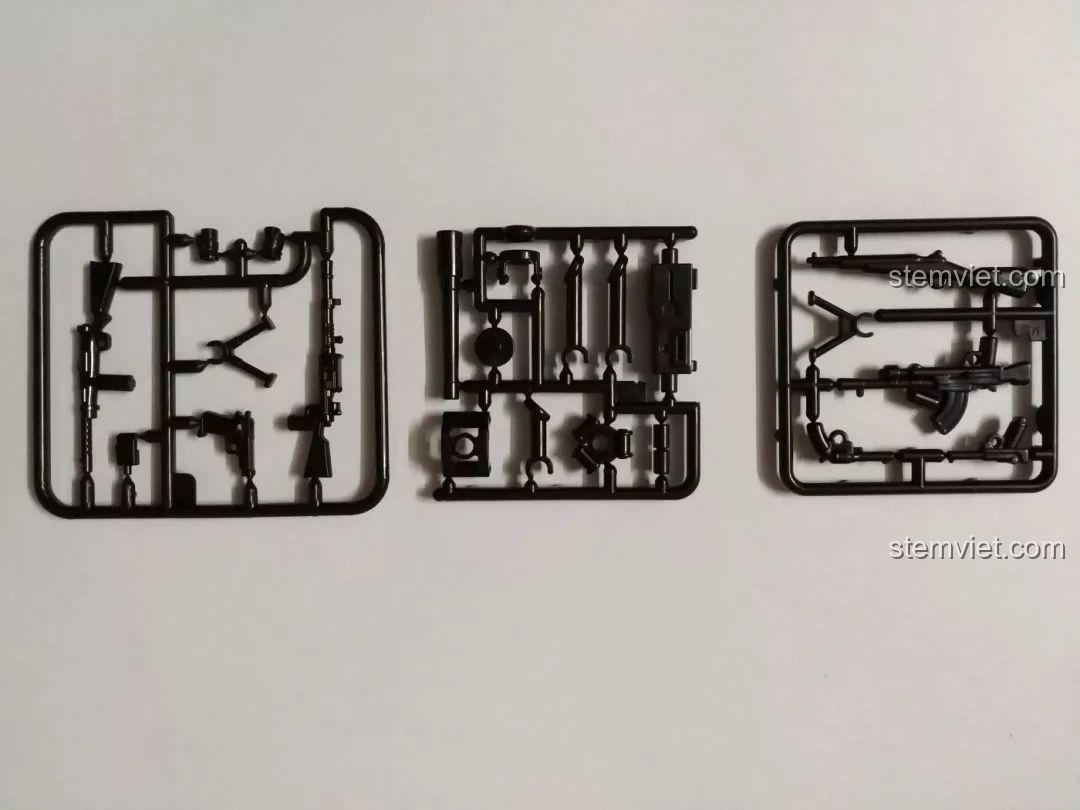 Đồ chơi mô hình Trận chiến El Alamein, khung chứa các loại vũ khí đa dạng cho minifigure, tăng tính chân thực.