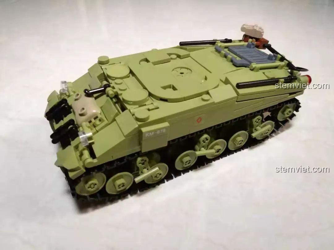 Bộ đồ chơi Sluban, tháp pháo của xe tăng với nòng súng dài và súng máy phụ, có thể xoay linh hoạt.