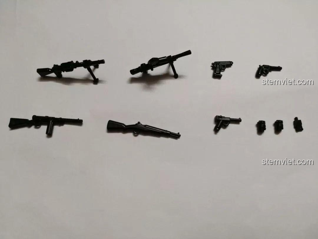 Xe tăng quân sự B0713, các loại vũ khí đã lắp ráp hoàn chỉnh như súng trường, súng lục, sẵn sàng cho trận chiến.