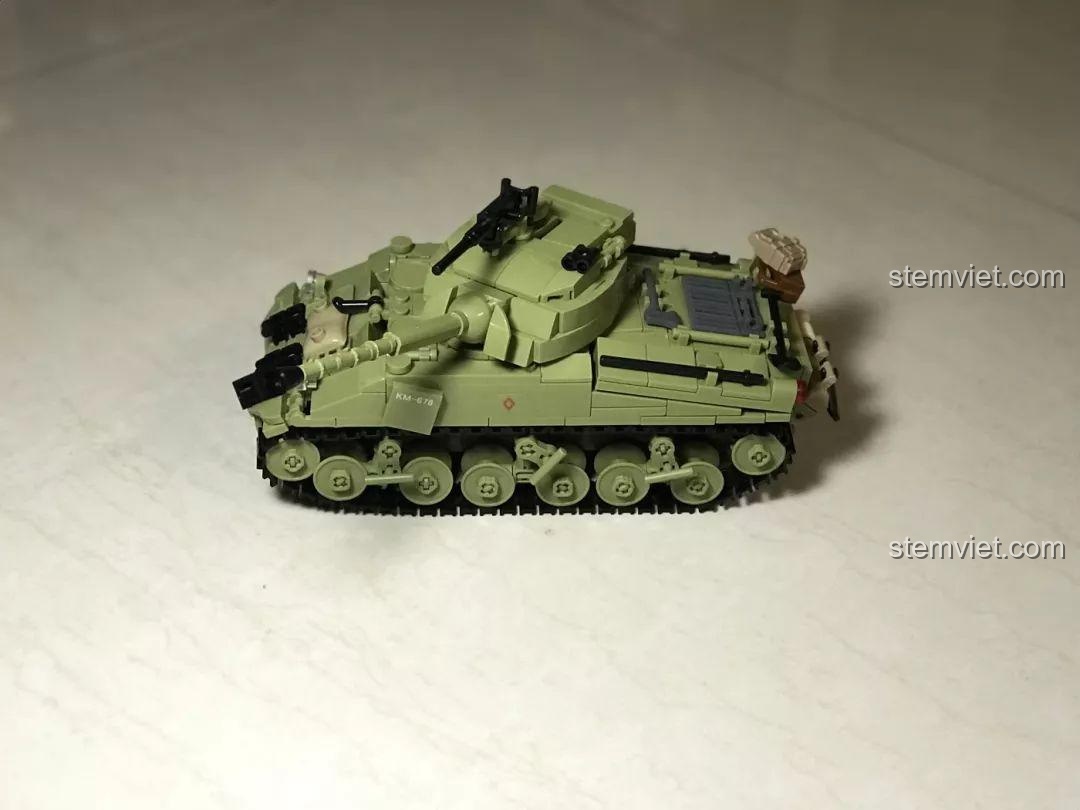 Đồ chơi xây dựng M38B0713, xe tăng hoàn chỉnh với các chi tiết phụ kiện được gắn trên thân xe.