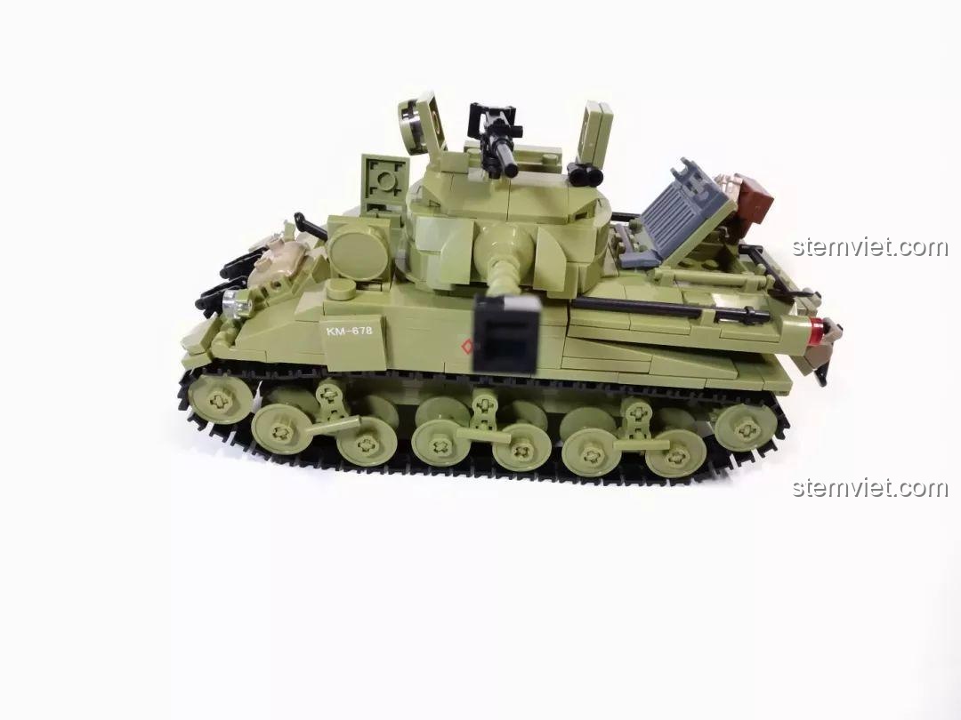 Sluban 713, xe tăng hoàn chỉnh với tháp pháo xoay, sẵn sàng tấn công.