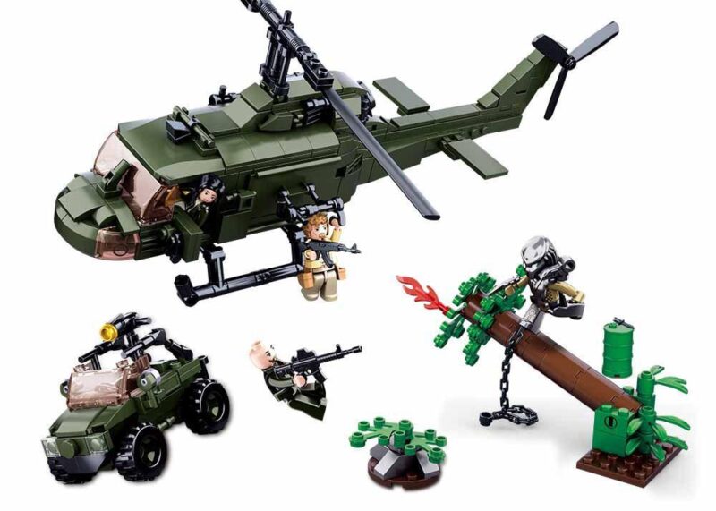 Tổng quan bộ lắp ghép Trực thăng chiến đấu Predator Sluban M38-B0719A, đồ chơi cho bé trai 6 tuổi.