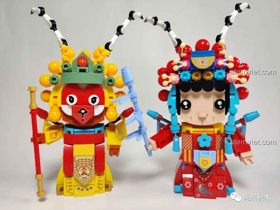 Mở hộp bộ xếp hình Sluban B0761-06 Mộc Quế Anh, gồm 258 mảnh ghép, sách hướng dẫn và sticker chi tiết.