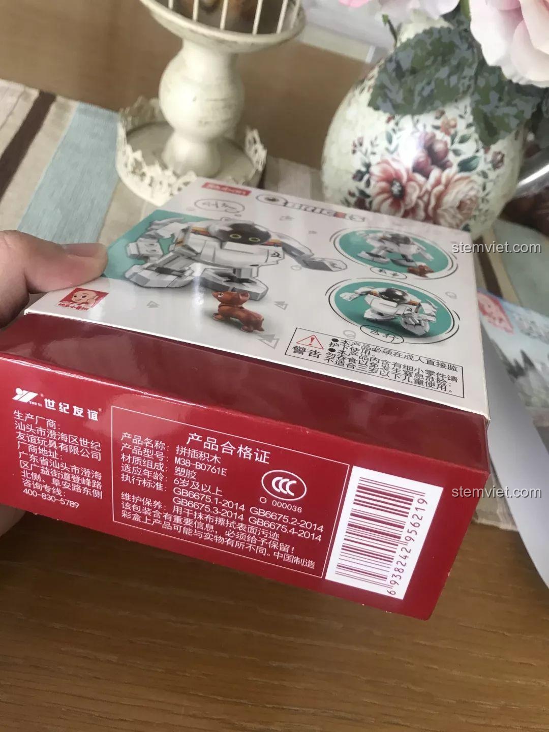 Mặt dưới hộp sản phẩm Sluban M38-B0761E Robot Q-Bricks với thông tin sản phẩm và chứng nhận chất lượng. Trải nghiệm Sluban 761E Robot Q-bảo vệ.