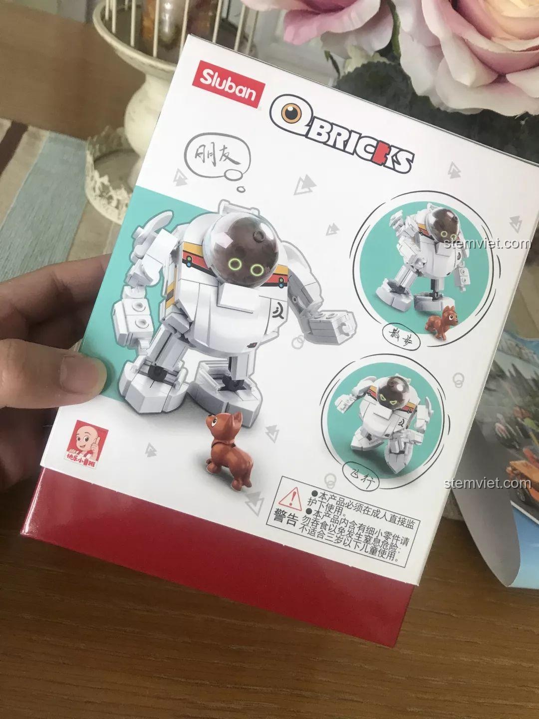 Mặt trước hộp sản phẩm Sluban M38-B0761E Robot Q-Bricks với hình ảnh robot và chú chó đáng yêu. Đánh giá Sluban M38-B0761E Robot Q-dễ thương.