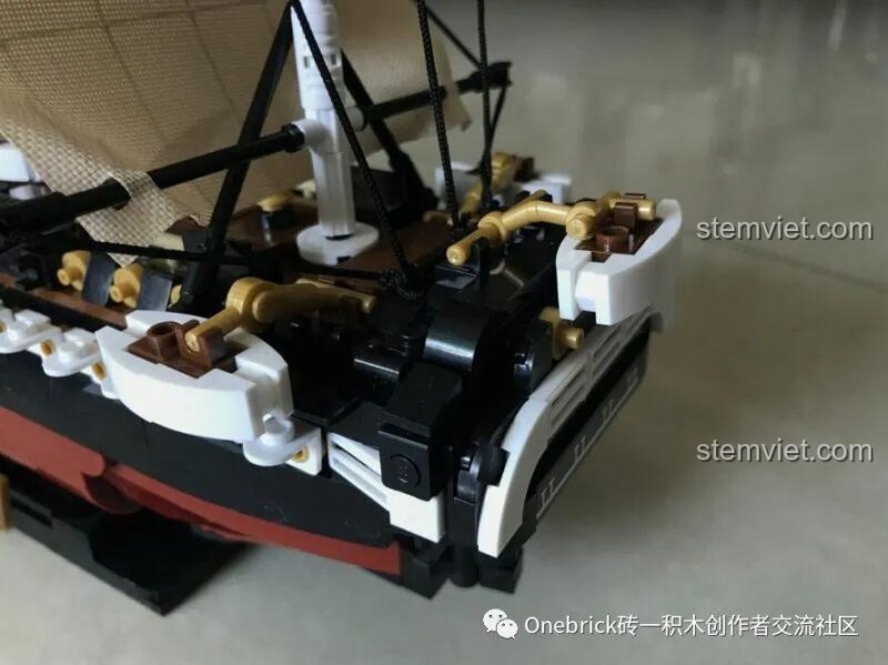 Chi tiết mũi tàu của bộ lắp ghép Tàu Hộ Vệ USS Constitution Sluban M38-B0836.