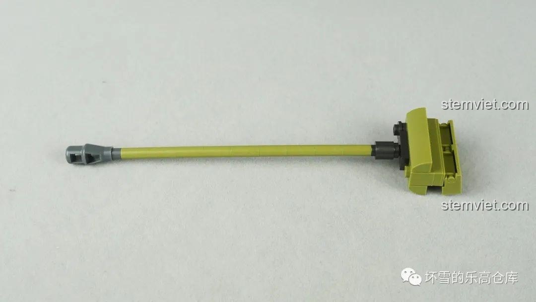 Tháp pháo của mô hình xe tăng Sluban M38-B0860, góc nhìn từ bên cạnh.