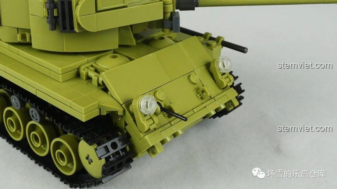 Mô hình xe tăng T26E4 Super Pershing Sluban M38-B0860 sau khi lắp ráp, góc nhìn từ bên hông.