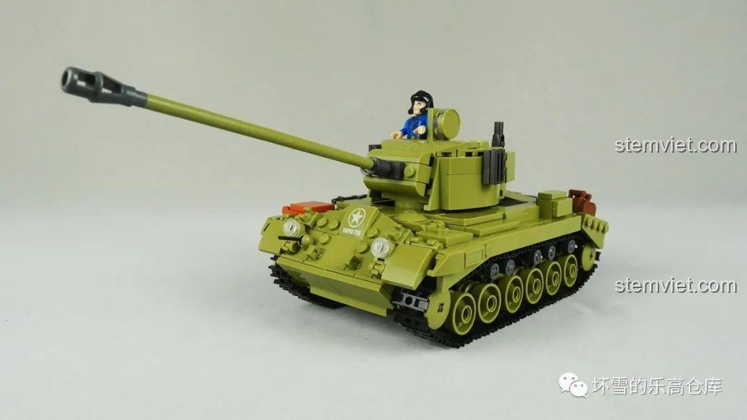 Mô hình Xe tăng M26E1 Pershing Sluban M38-B0860 sau khi lắp ráp hoàn chỉnh, góc nhìn từ phía trước bên trái.