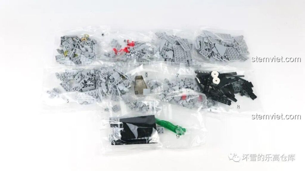 Các túi mảnh lắp ráp được phân loại gọn gàng của bộ Sluban M38-B0983 MiG-15bis, giúp việc tìm kiếm dễ dàng hơn.