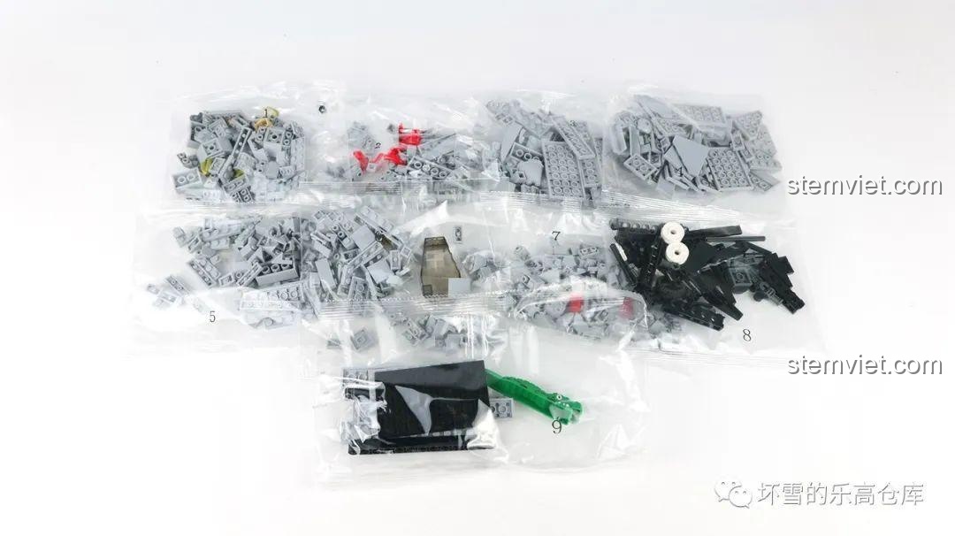 Các túi mảnh lắp ráp được phân loại gọn gàng của bộ Sluban M38-B0983 MiG-15bis, giúp việc tìm kiếm dễ dàng hơn.