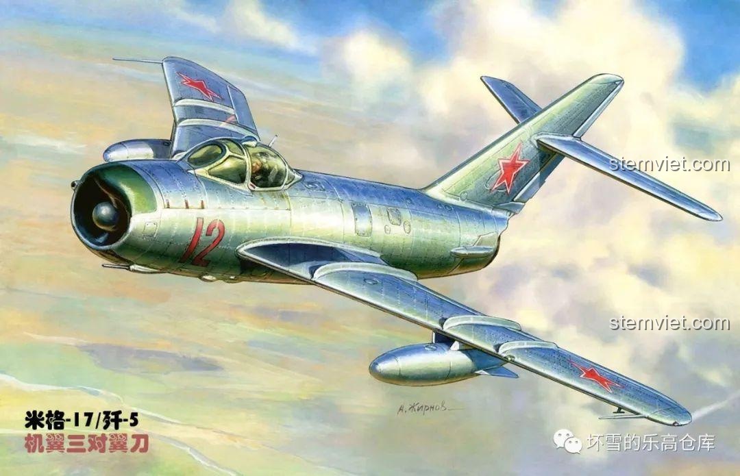 Ảnh máy bay MiG-17/J-5 thực tế, minh họa đặc điểm ba cặp cánh dao trên cánh.