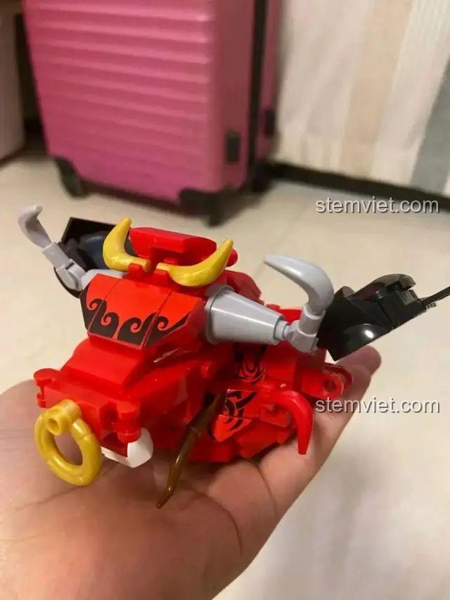 Quá trình lắp ráp phần đầu của Mô hình Ngưu Ma Vương Sluban M38-B1008, đồ chơi lắp ráp M38-B1008, cho bé trai 6 tuổi.