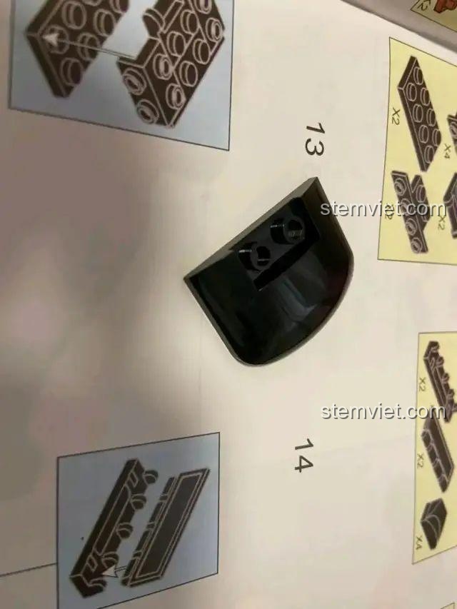 Mảnh ghép màu đen của Sluban M38-B1008, chi tiết quan trọng trong thiết kế cơ giáp của Robot Ngưu Ma Vương M38B1008.